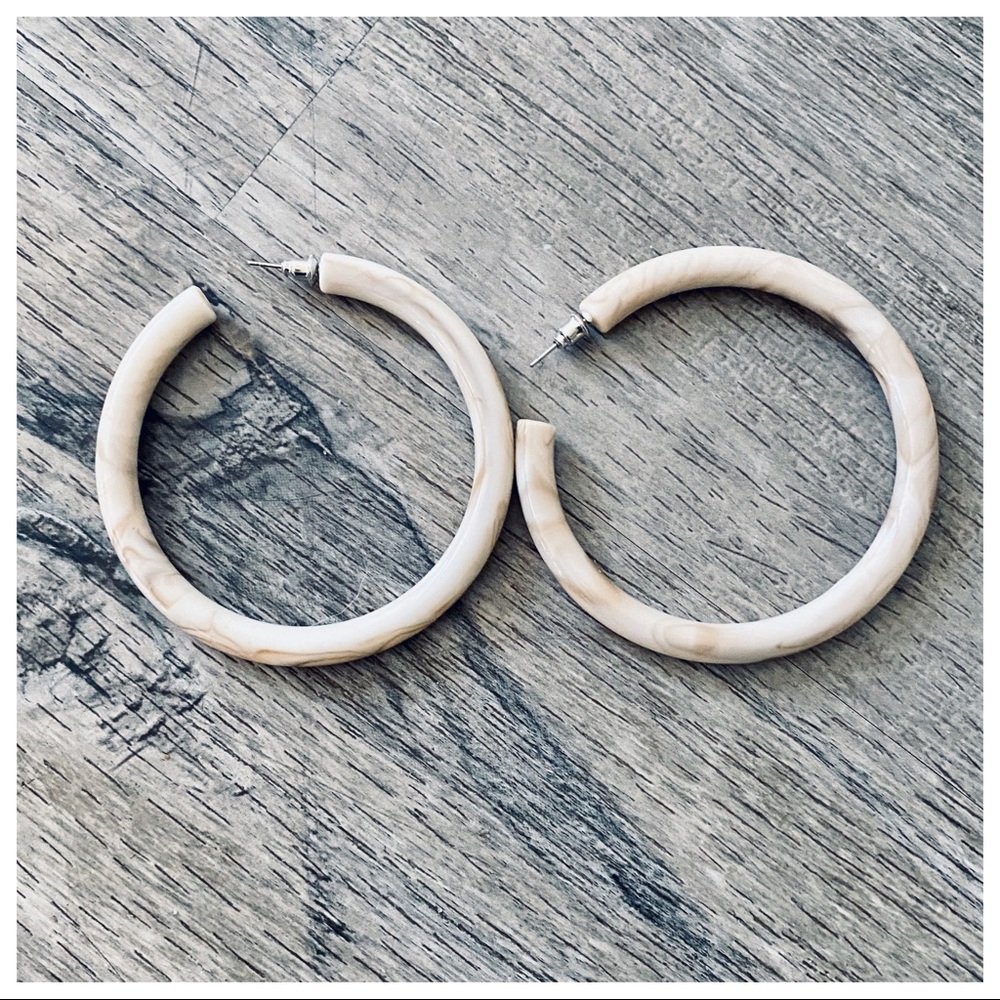 BEIGE MARBLE PRINT GORGEOUS HOOP EARRINGS - Picture 6 of 6